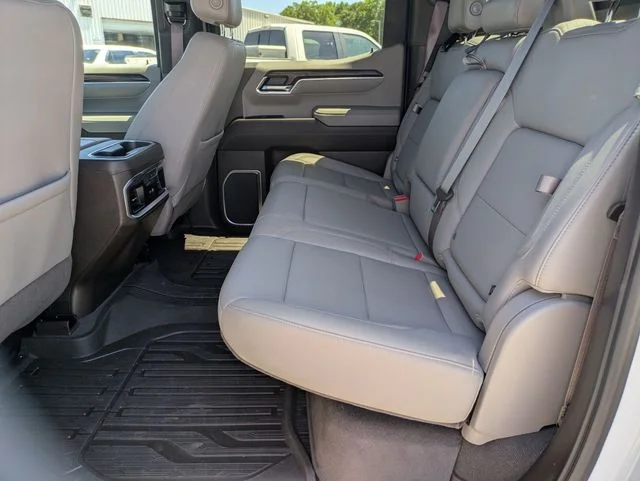 Used 2023 White GMC SLT image 26