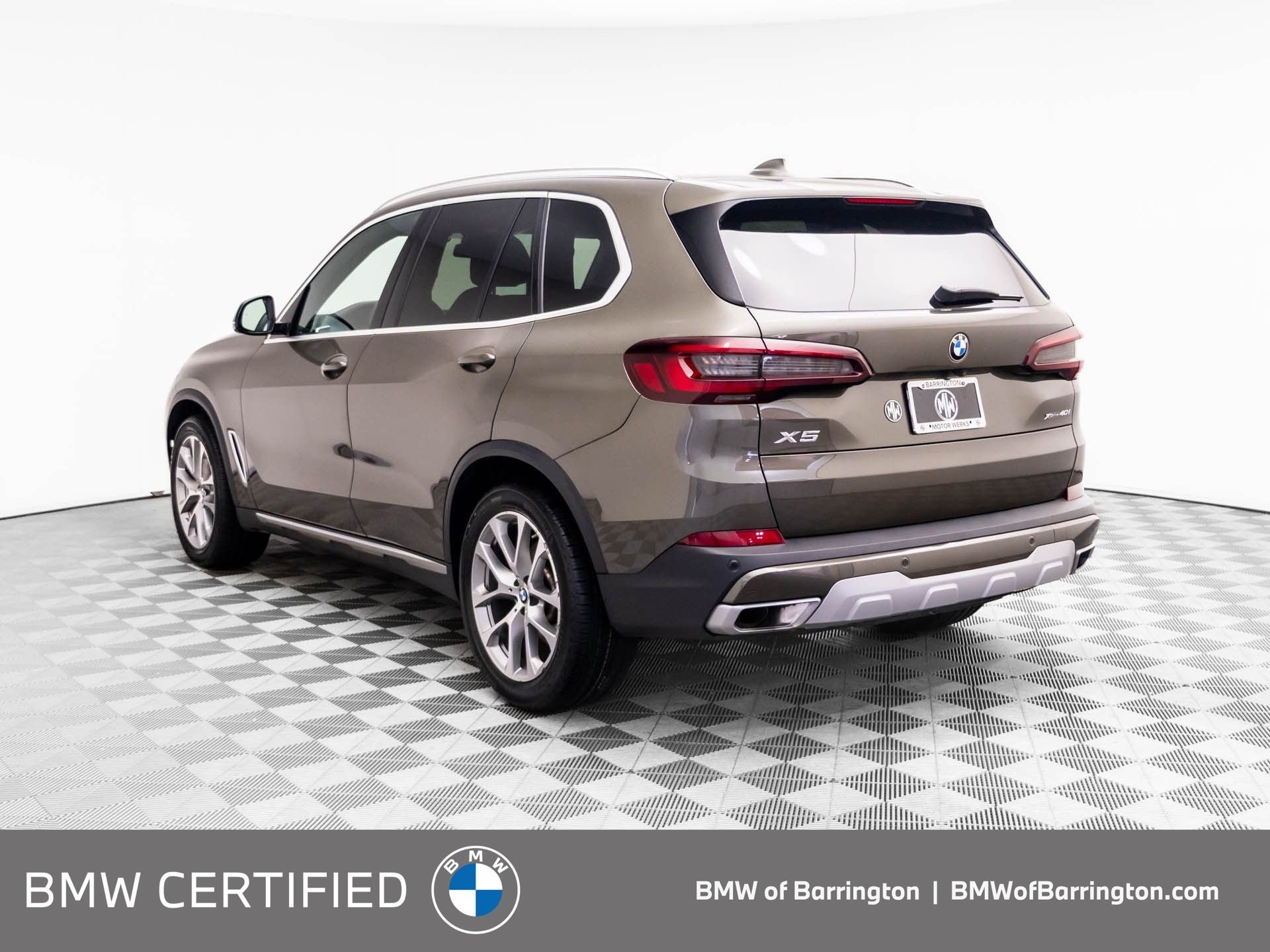 Used 2022 Green BMW xDrive40i image 3