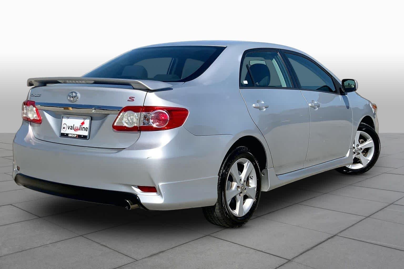 Used 2013 Classic Silver Metallic Toyota S image 13