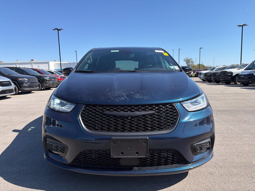 Used 2023 Chrysler Pacifica Hybrid Limited with VIN 2C4RC1S79PR569895 for sale in Kansas City