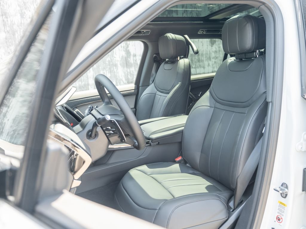 New 2026 Fuji White Land Rover SE image 19