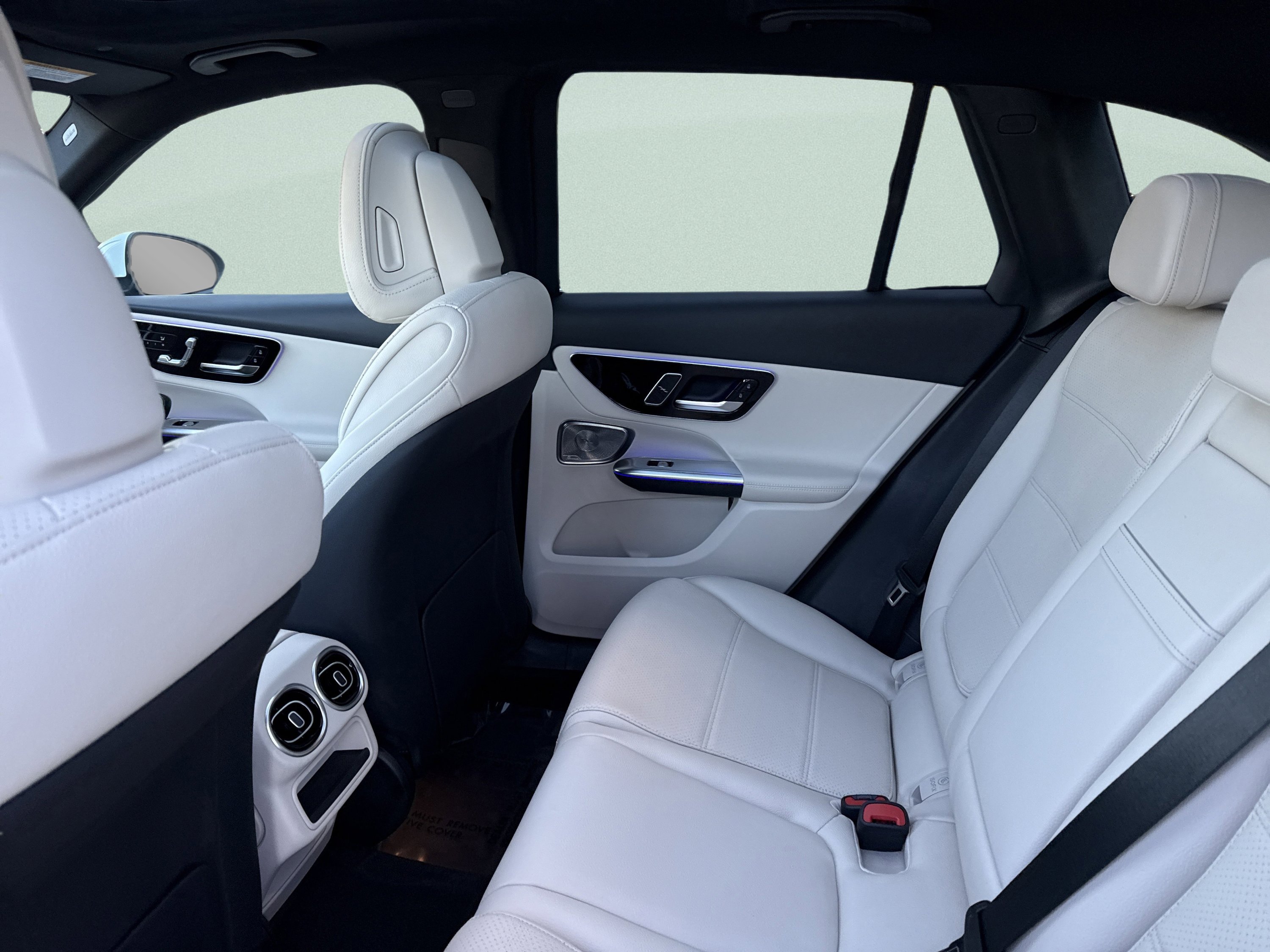 Used 2026 Polar White Mercedes-Benz GLC 300 image 22