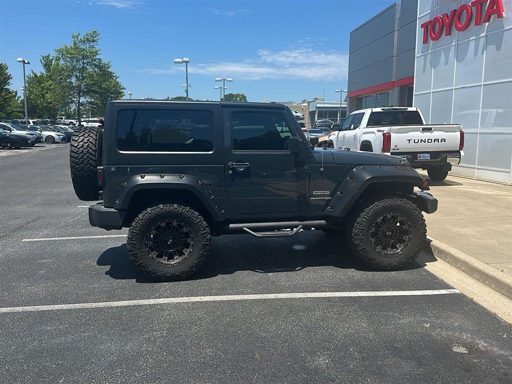 Used 2018 Black JEEP Sport image 1