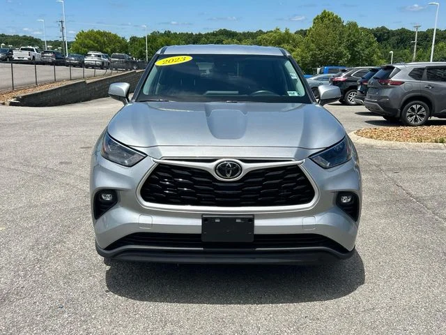 Used 2023 Silver Toyota LE image 9