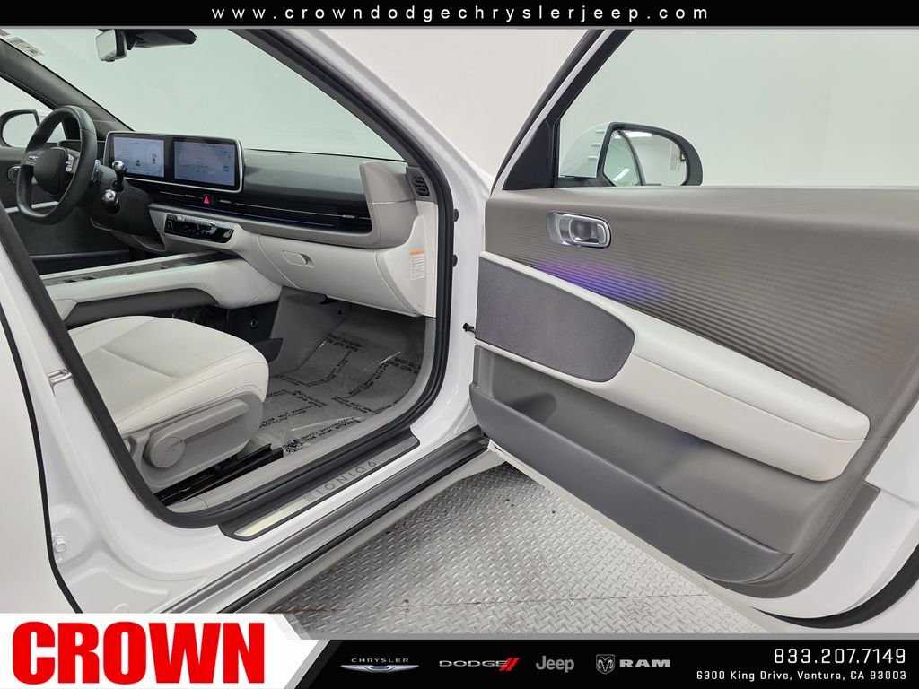 Used 2023 White Hyundai SEL image 13