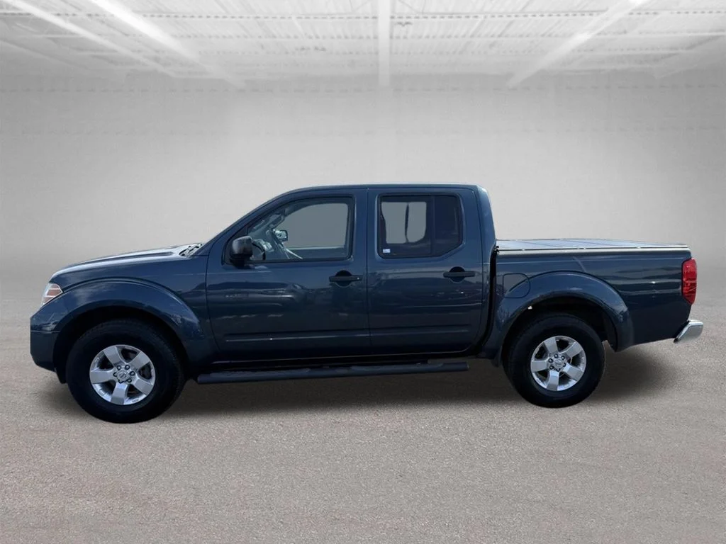 Used 2013 Blue Nissan SV image 9