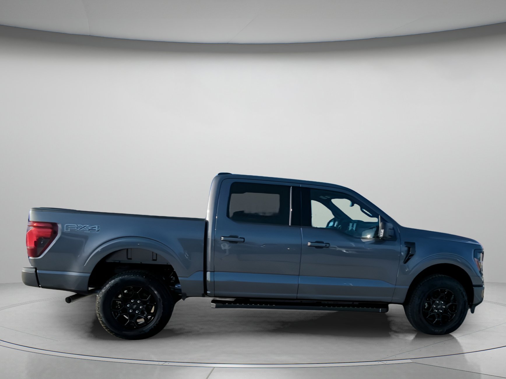 New 2026 Carbonized Gray Metallic Ford XLT image 29