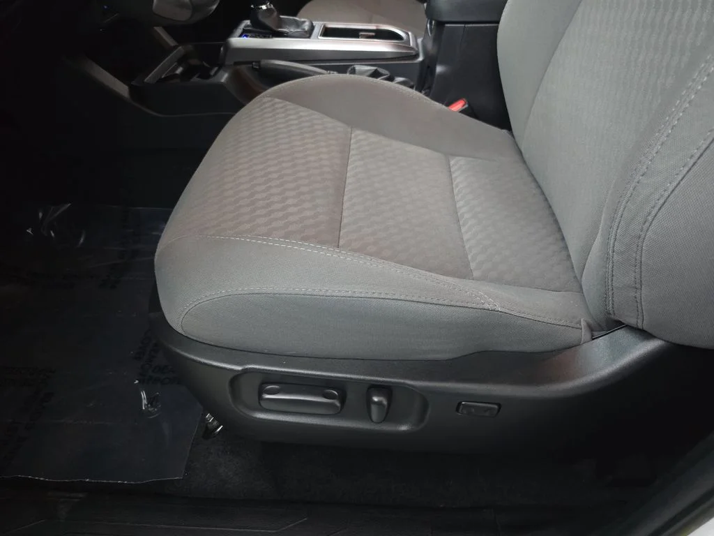 Used 2023 White Toyota SR5 image 27