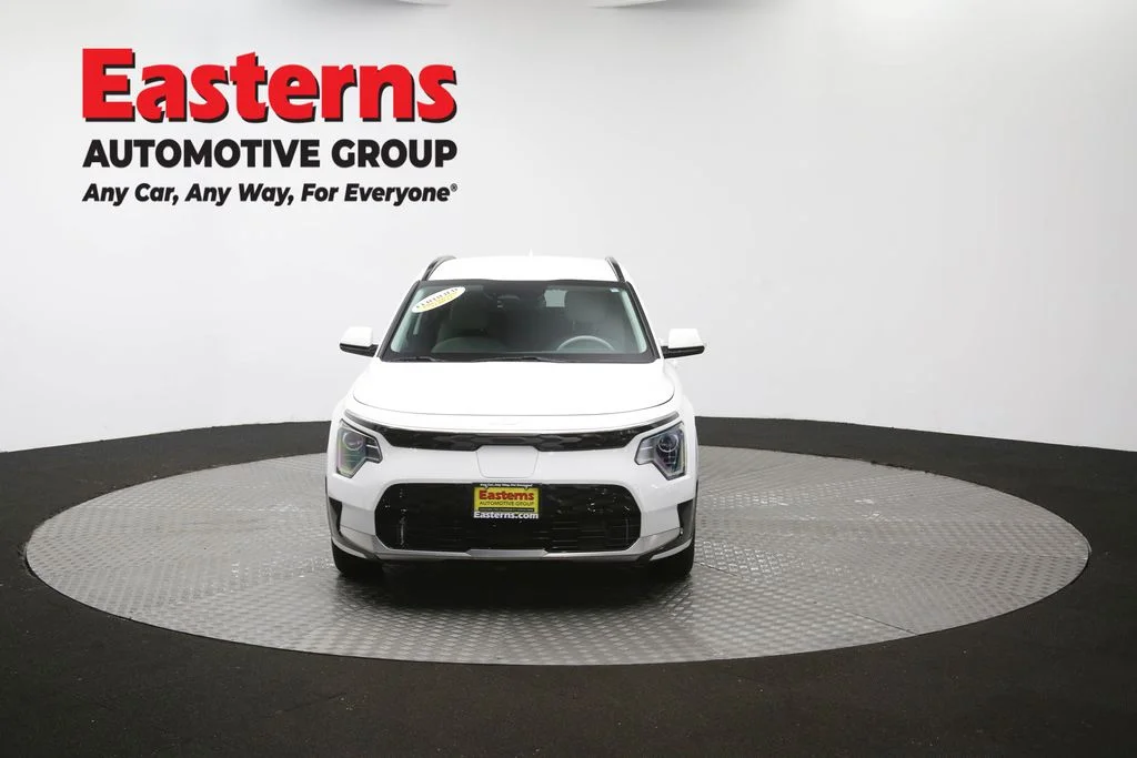 Used 2023 White Kia Wind image 52