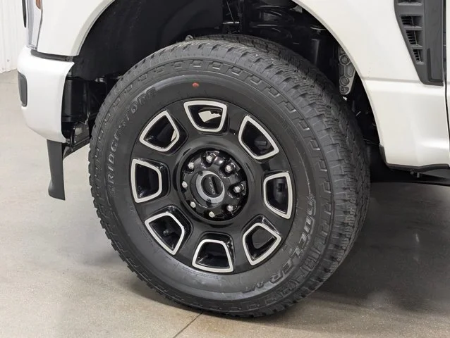 New 2026 Star White Metallic Tri-Coat Ford F-250® Platinum® image 40