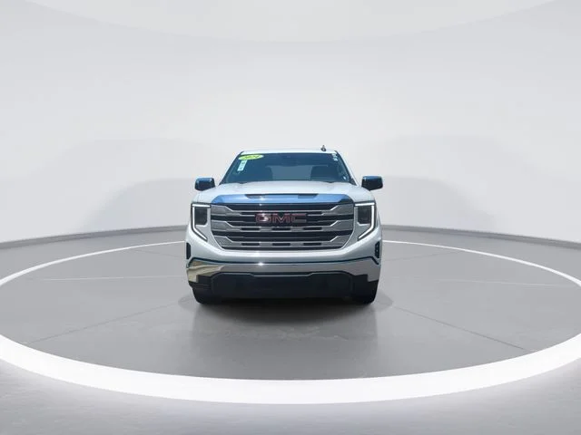 Used 2024 White GMC SLE image 3