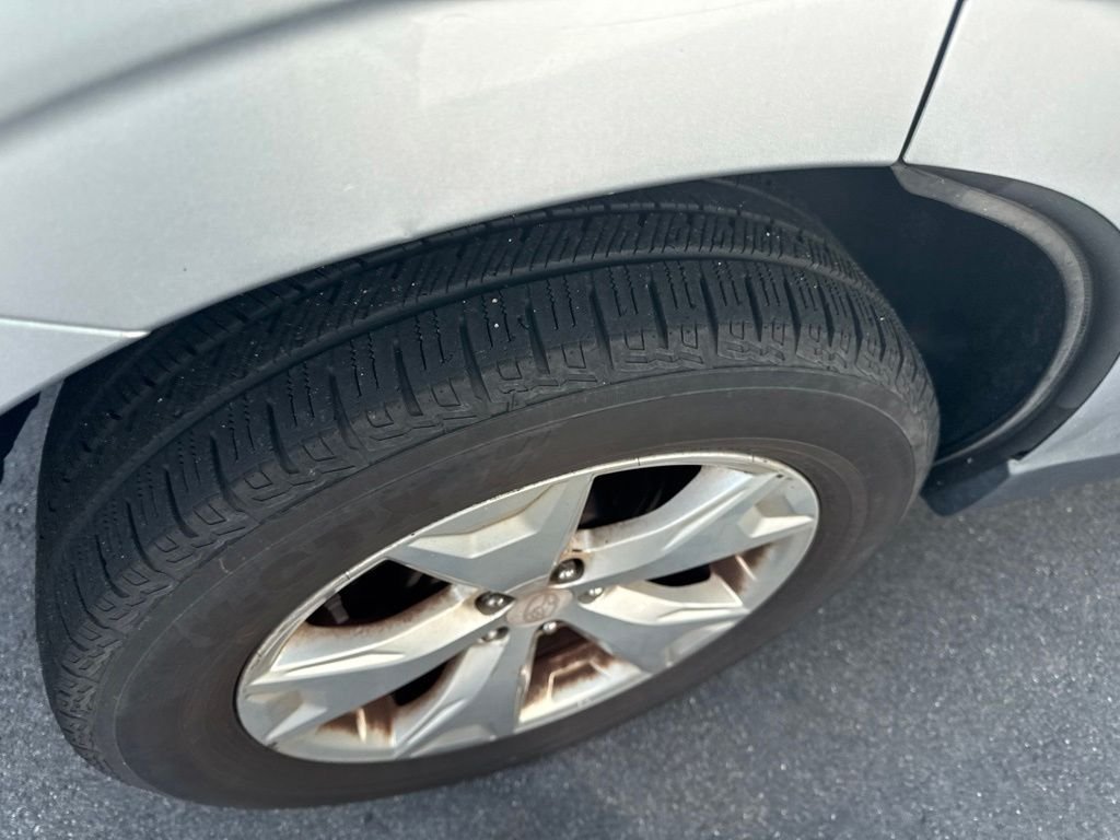 Used 2014 Silver Subaru 2.5i Premium image 10