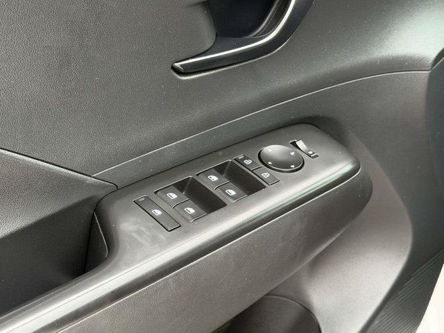 2024 Hyundai Kona SE - Photo 16