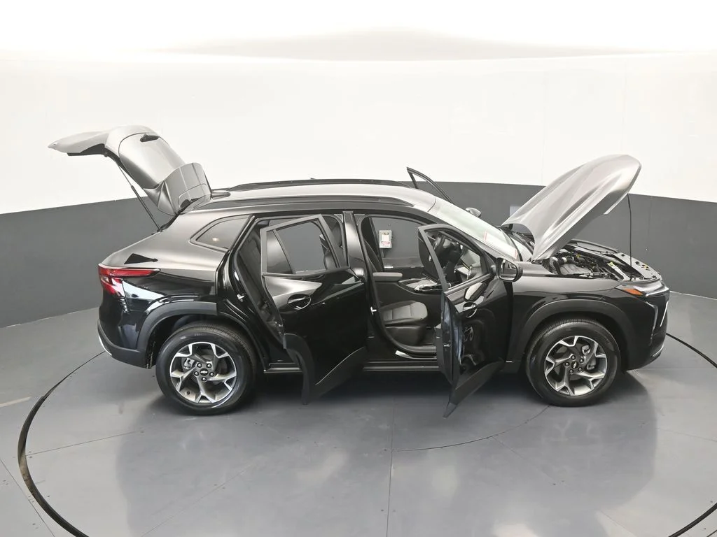 Used 2025 Mosaic Black Metallic Chevrolet LT image 65