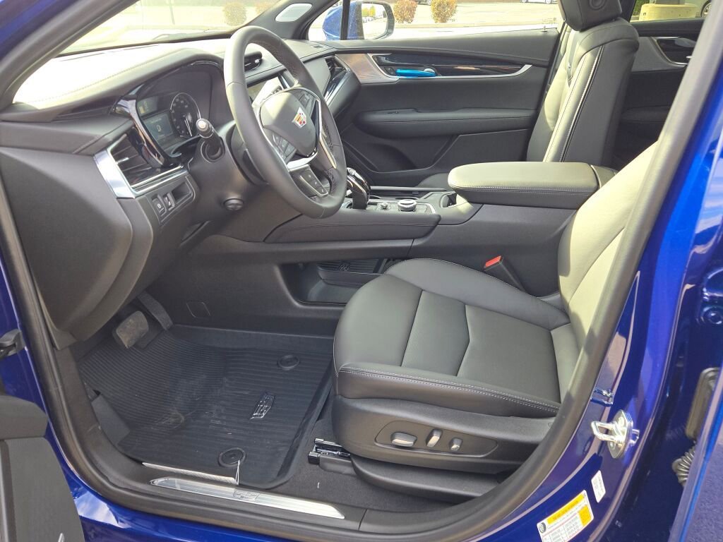 New 2025 Opulent Blue Metallic Cadillac Premium Luxury image 22