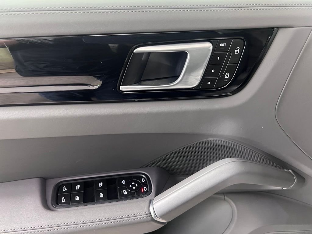 Certified Used 2023  Porsche  image 31