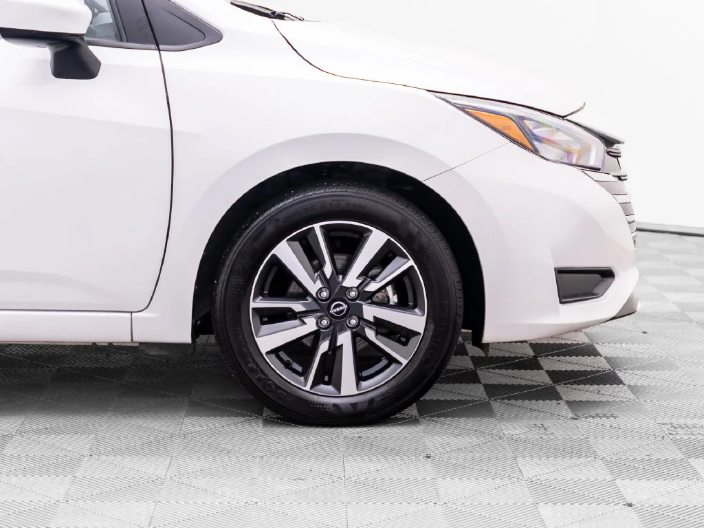 Used 2025 White Nissan 1.6 SV image 34