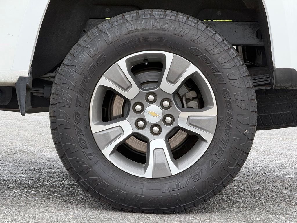 Used 2016 Summit White Chevrolet Z71 image 3