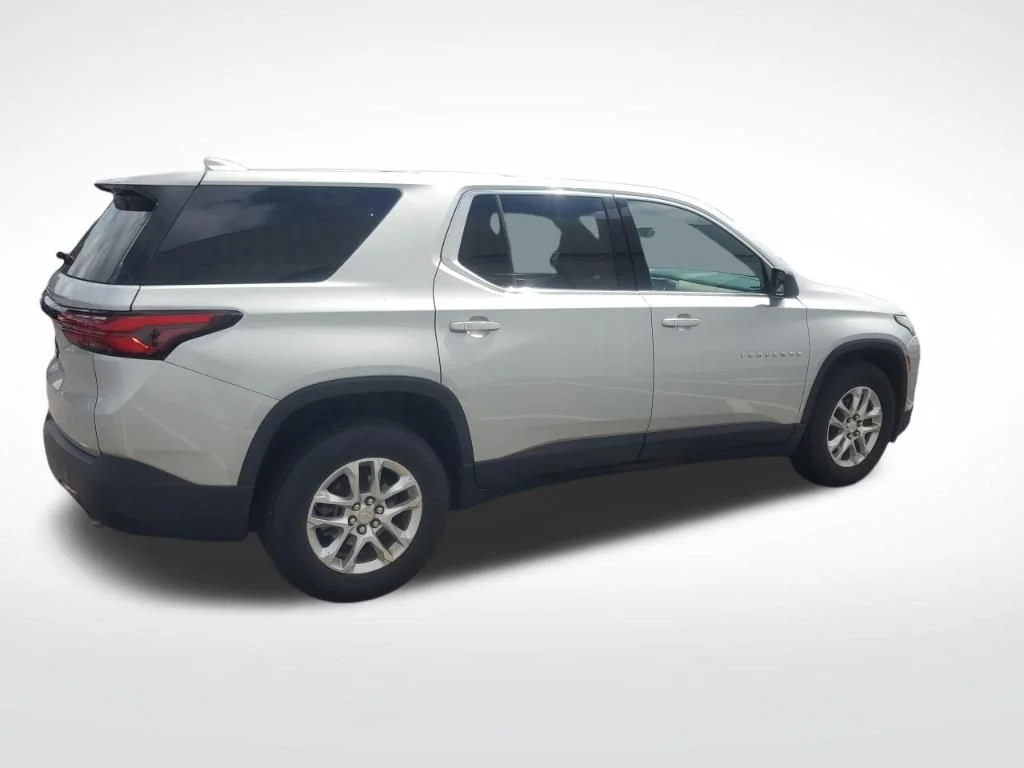 Used 2022 Silver Ice Metallic Chevrolet LS image 5