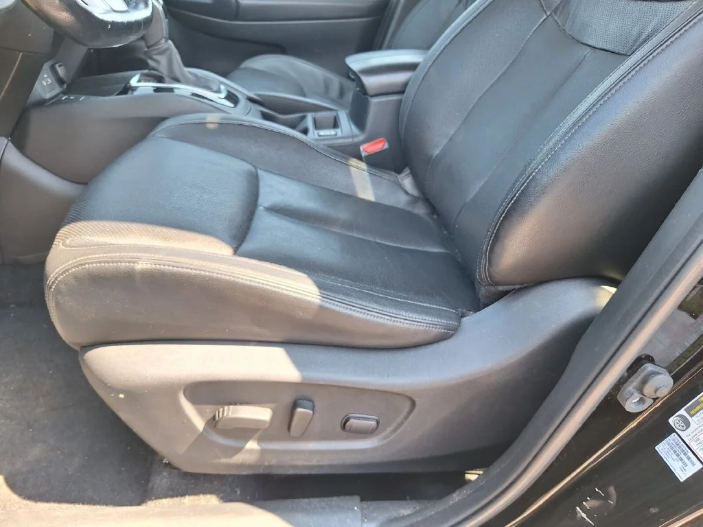 Used 2022 Black Nissan SL image 28