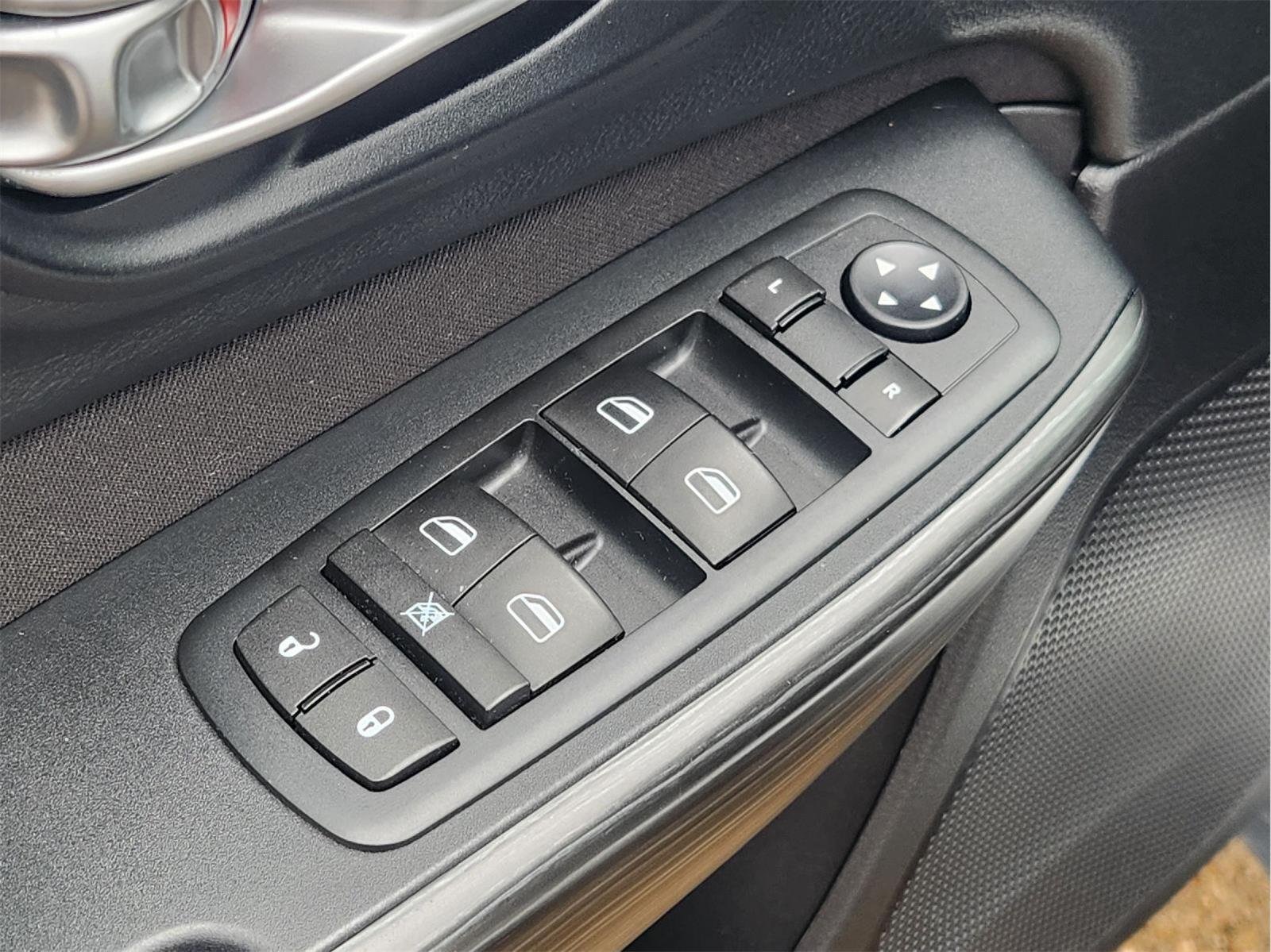 Used 2015 Bright White Clearcoat Jeep Sport image 22