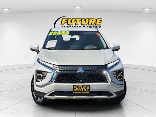 Used 2025 White Mitsubishi SE image 2