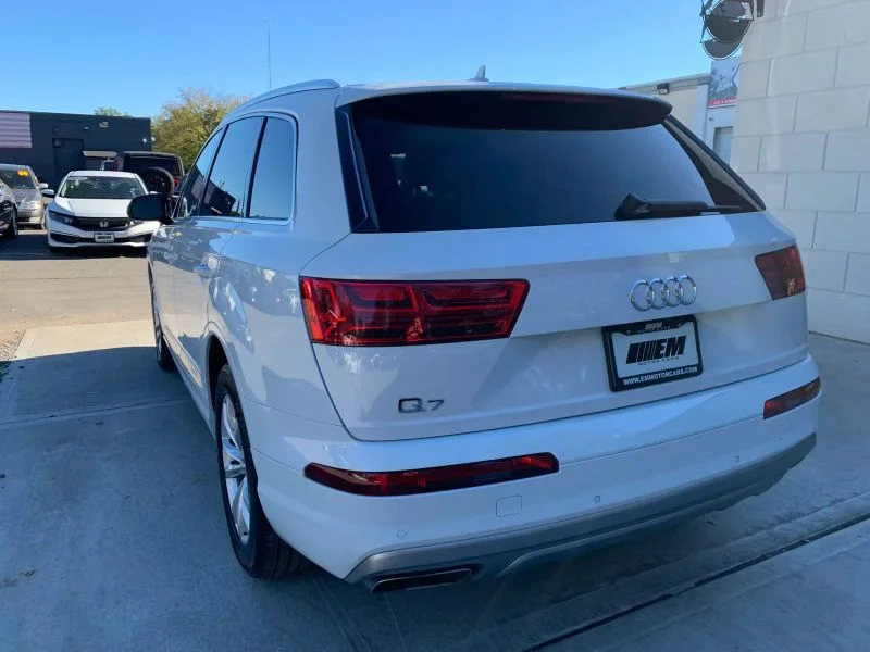 Used 2019 White Audi 55 TFSI Premium Plus Sport Utility 4D image 11