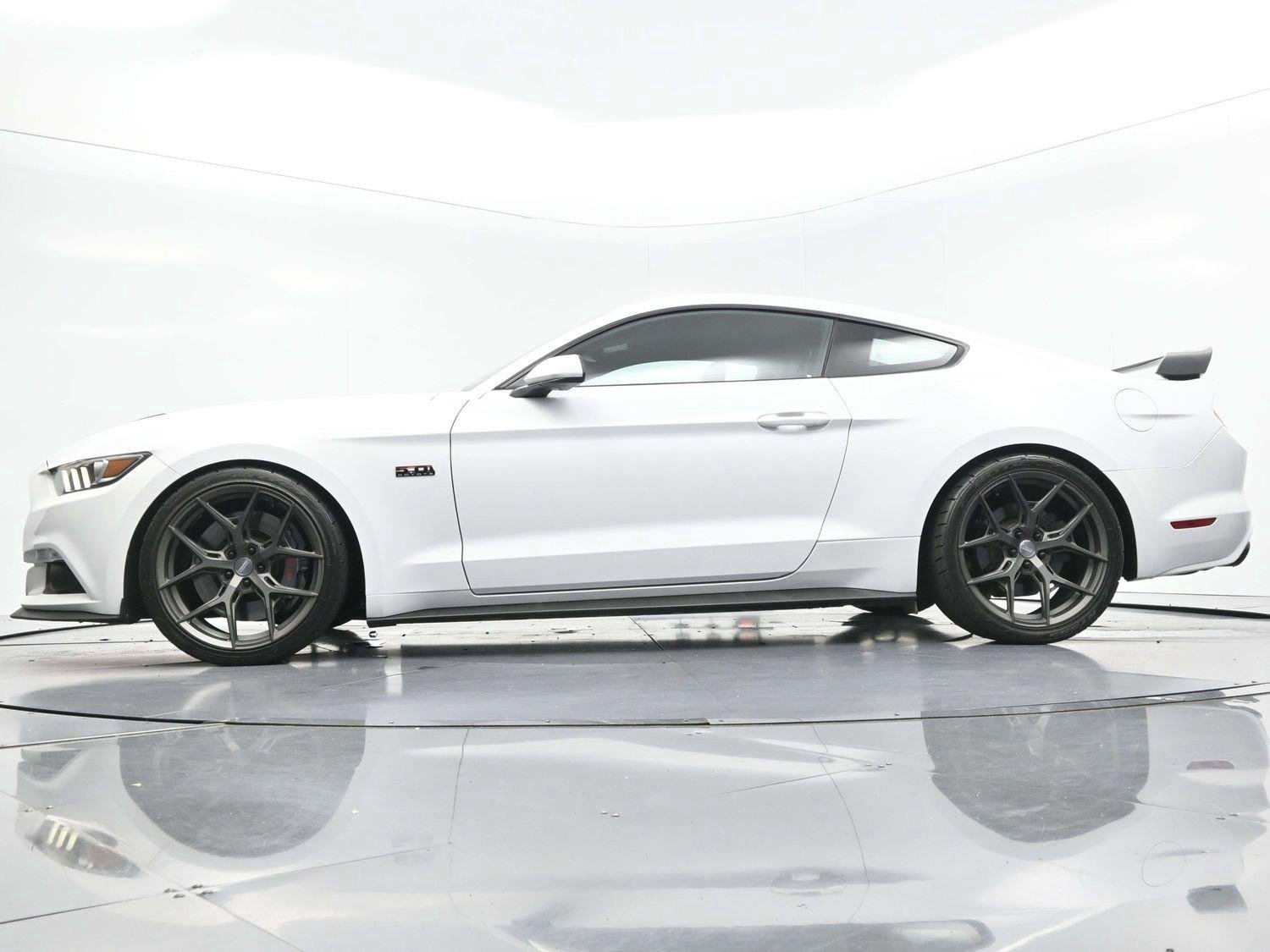 Used 2016 Oxford White Ford GT image 46