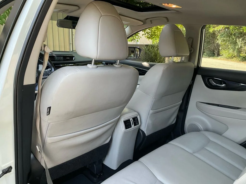 Used 2017 White Nissan SL image 31