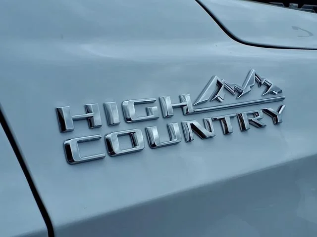 New 2026 Polar White Tricoat Chevrolet High Country image 25