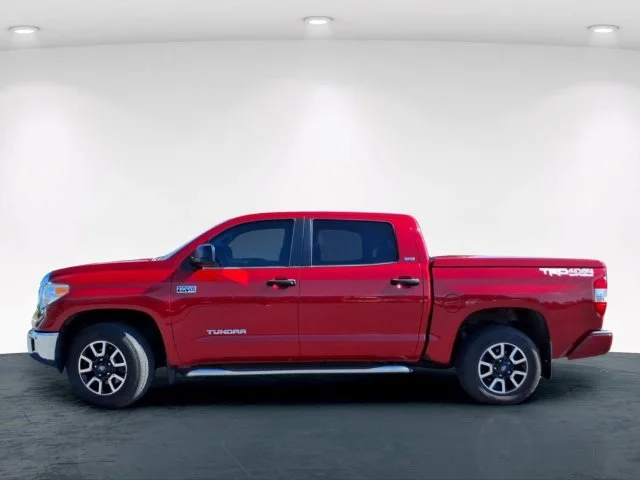 Used 2016 Red Toyota SR5 image 11