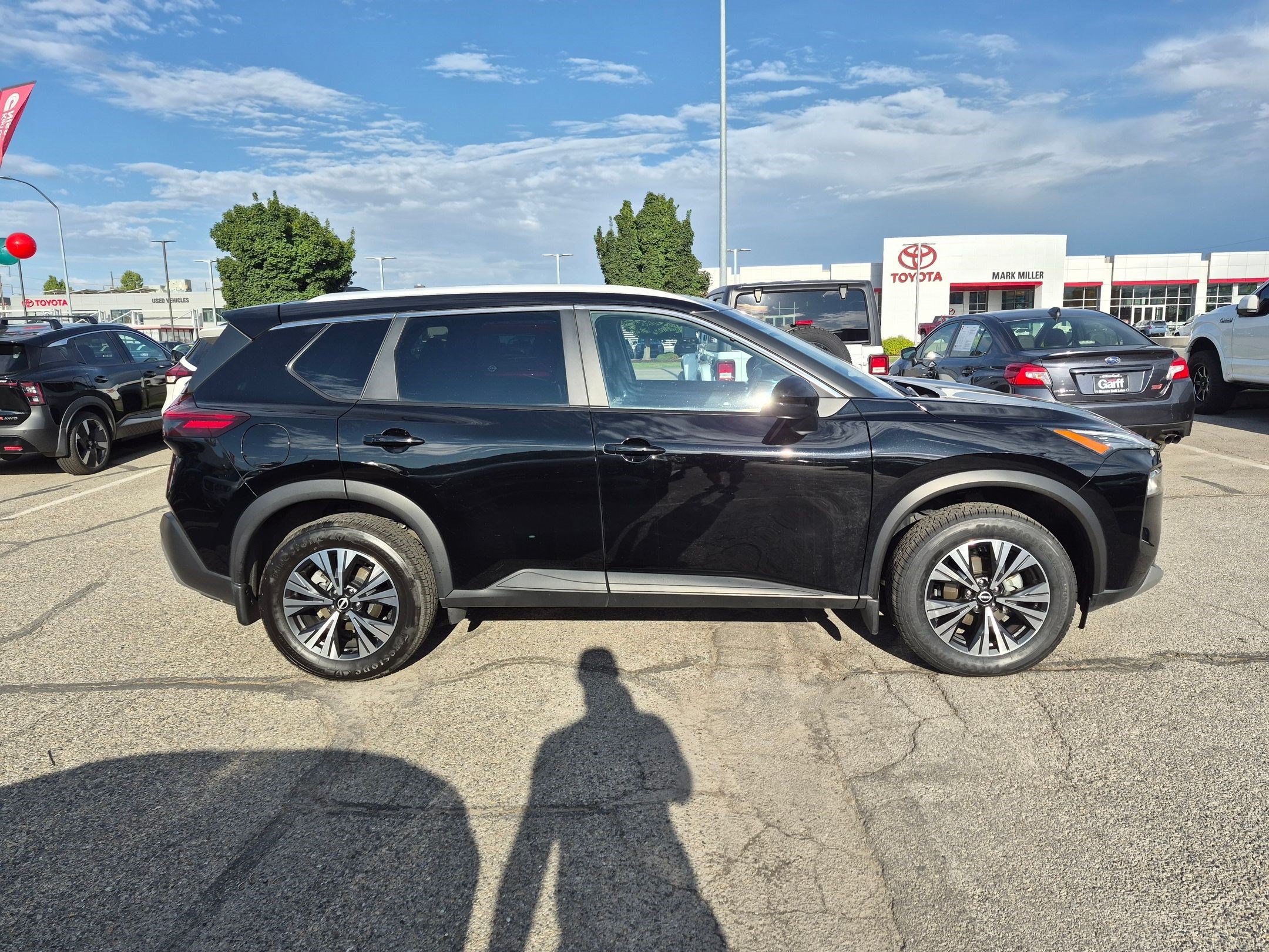 Certified Used 2022 Super Black Nissan SV image 2