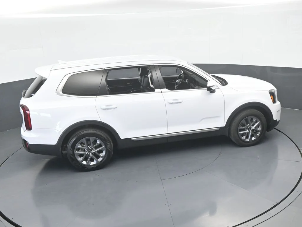 Used 2025 Glacial White Pearl Kia LX image 54