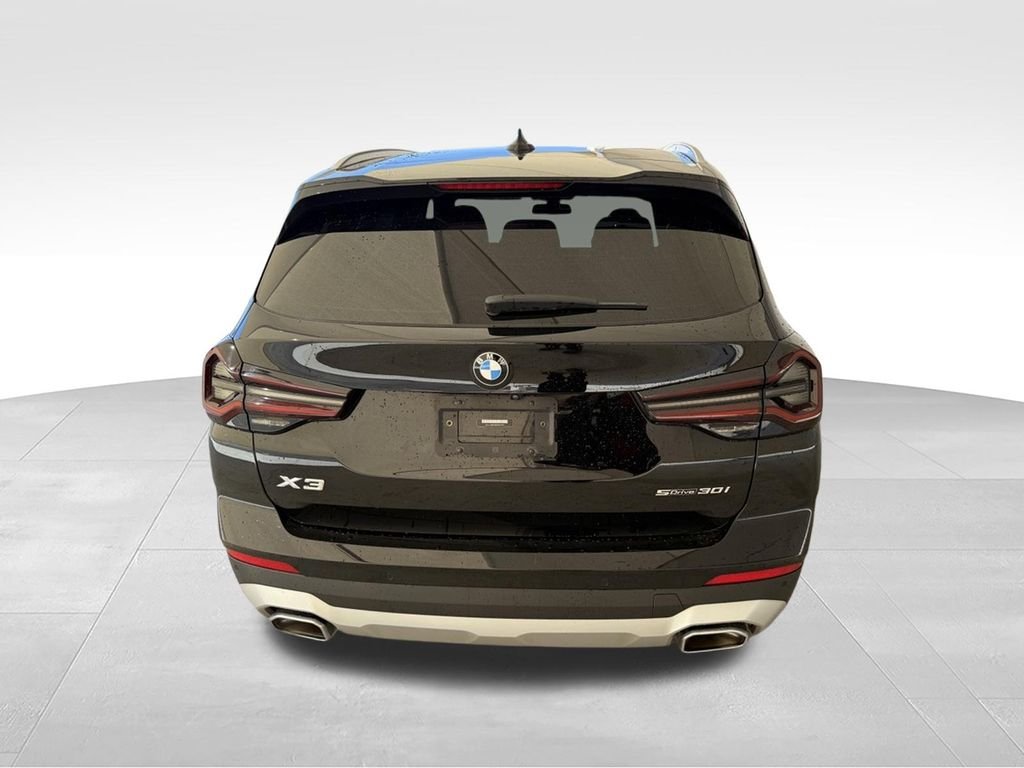 Used 2022 Jet Black BMW sDrive30i image 5