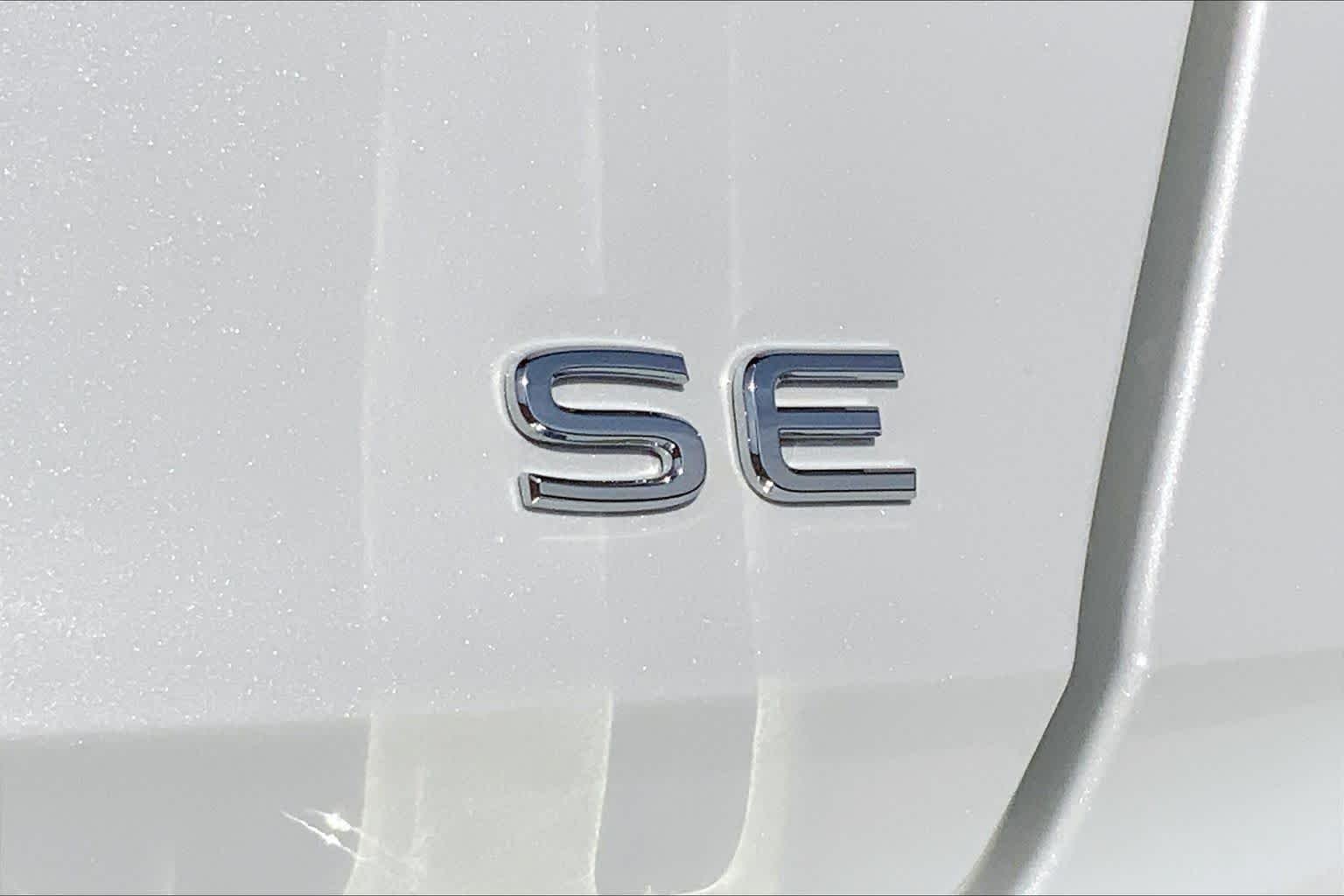 New 2026 Opal White Pearl Volkswagen SE image 15