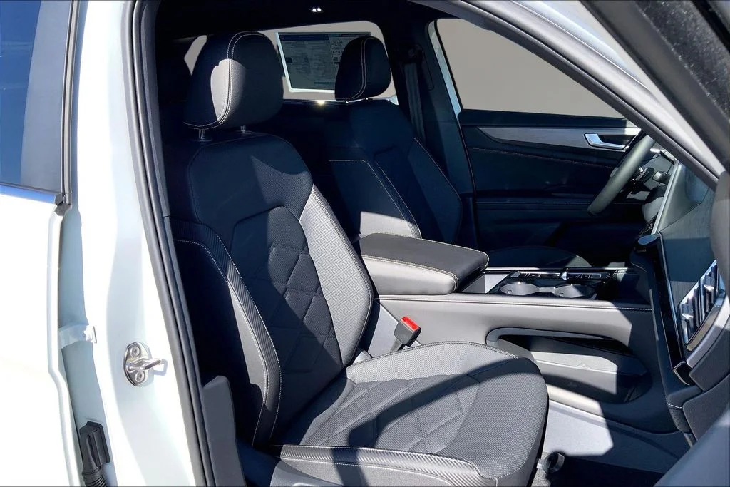 New 2026 Opal White Pearl Volkswagen SE w/Technology image 11