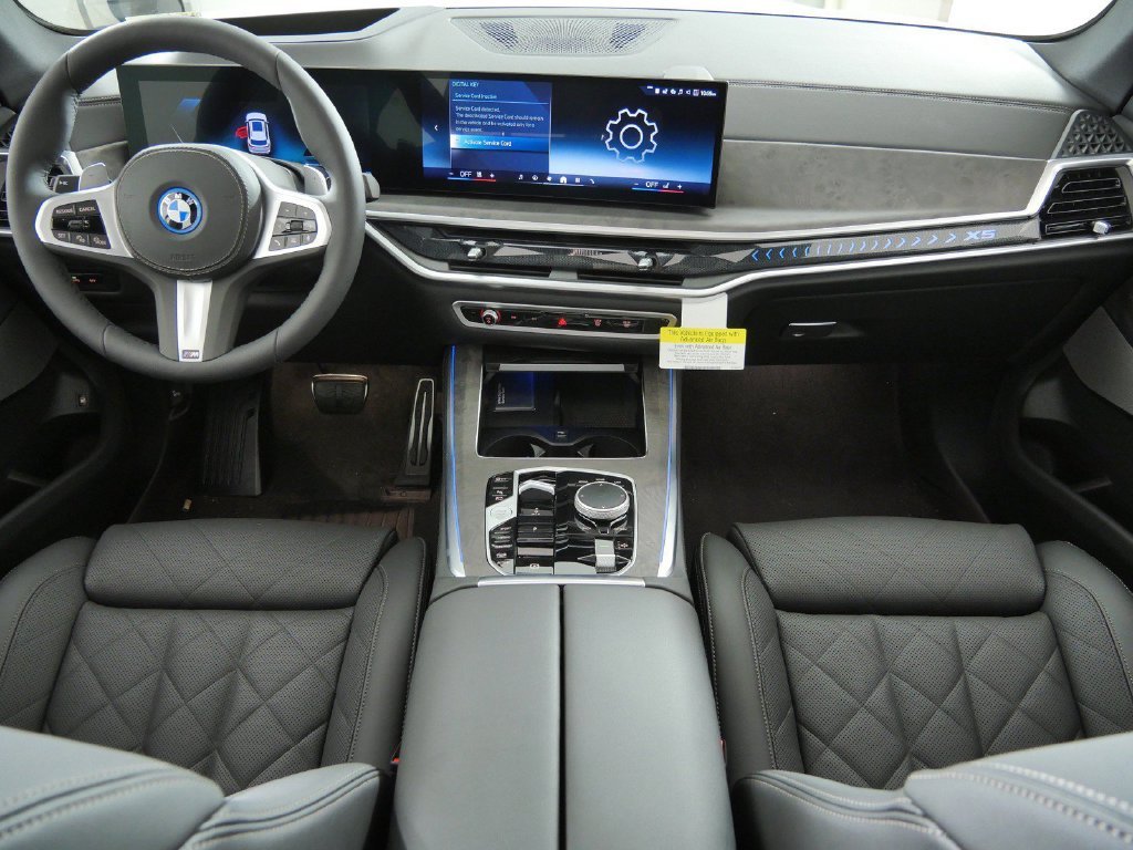 New 2026 Mineral White Metallic BMW xDrive50e image 5