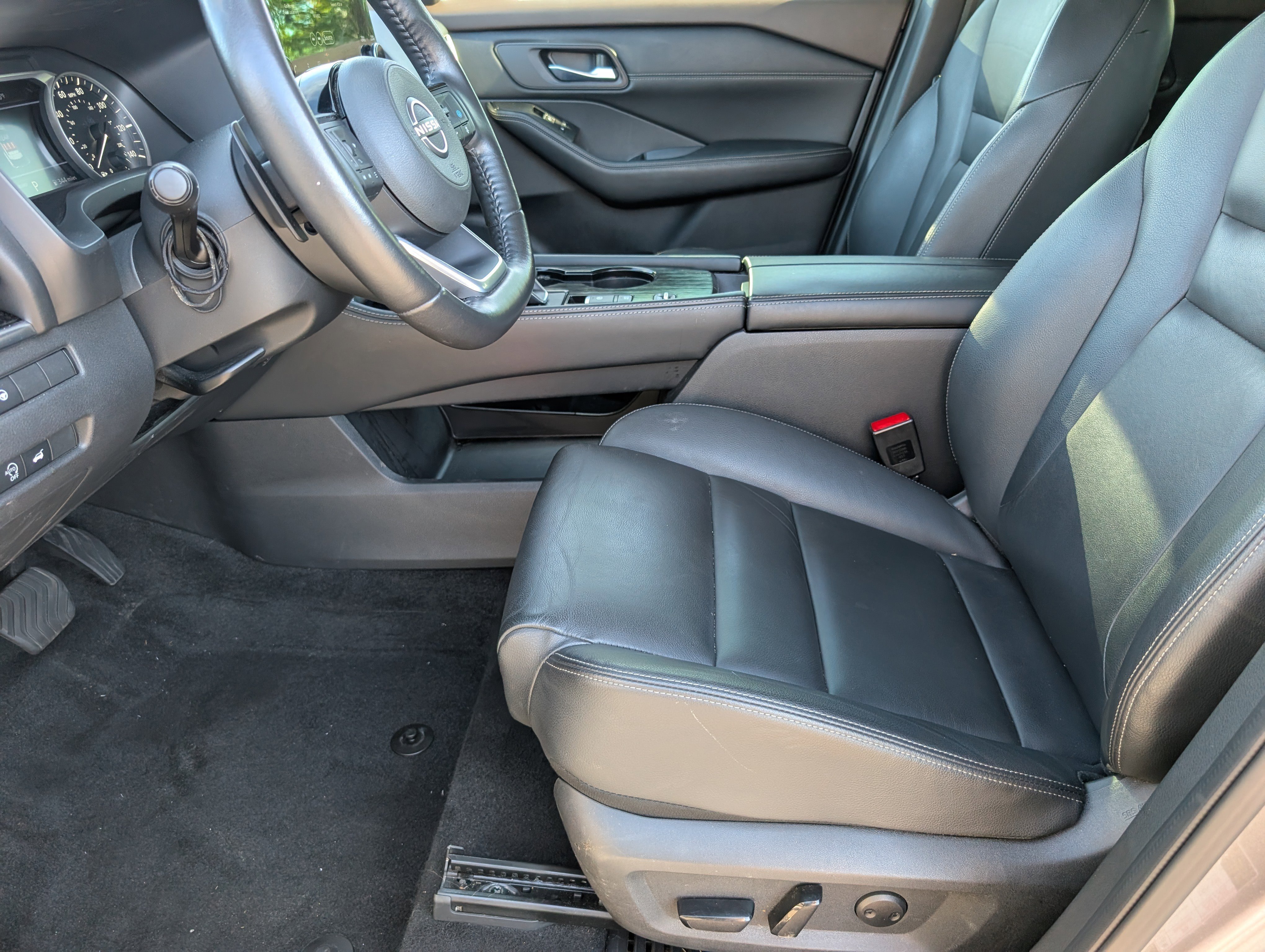 Used 2023 Gun Metallic Nissan SL image 15