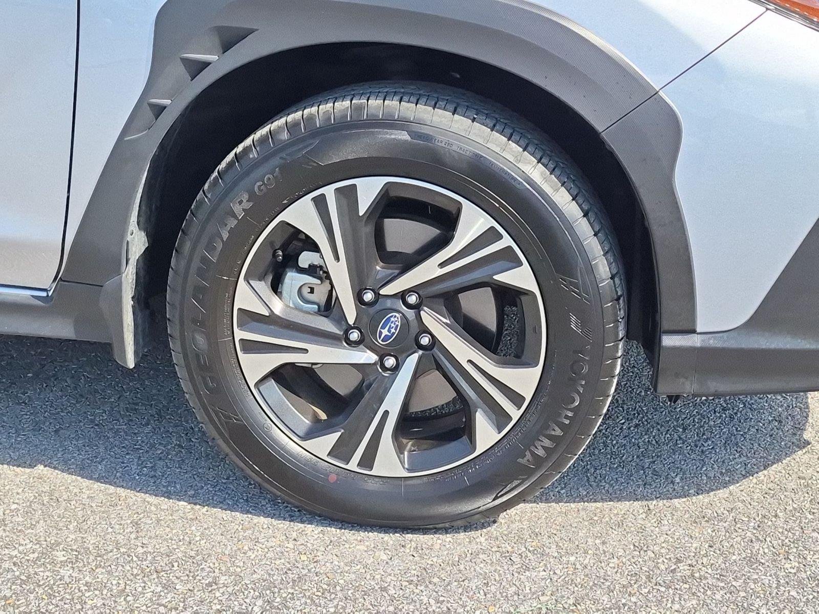 Used 2025 Ice Silver Metallic Subaru Premium image 9