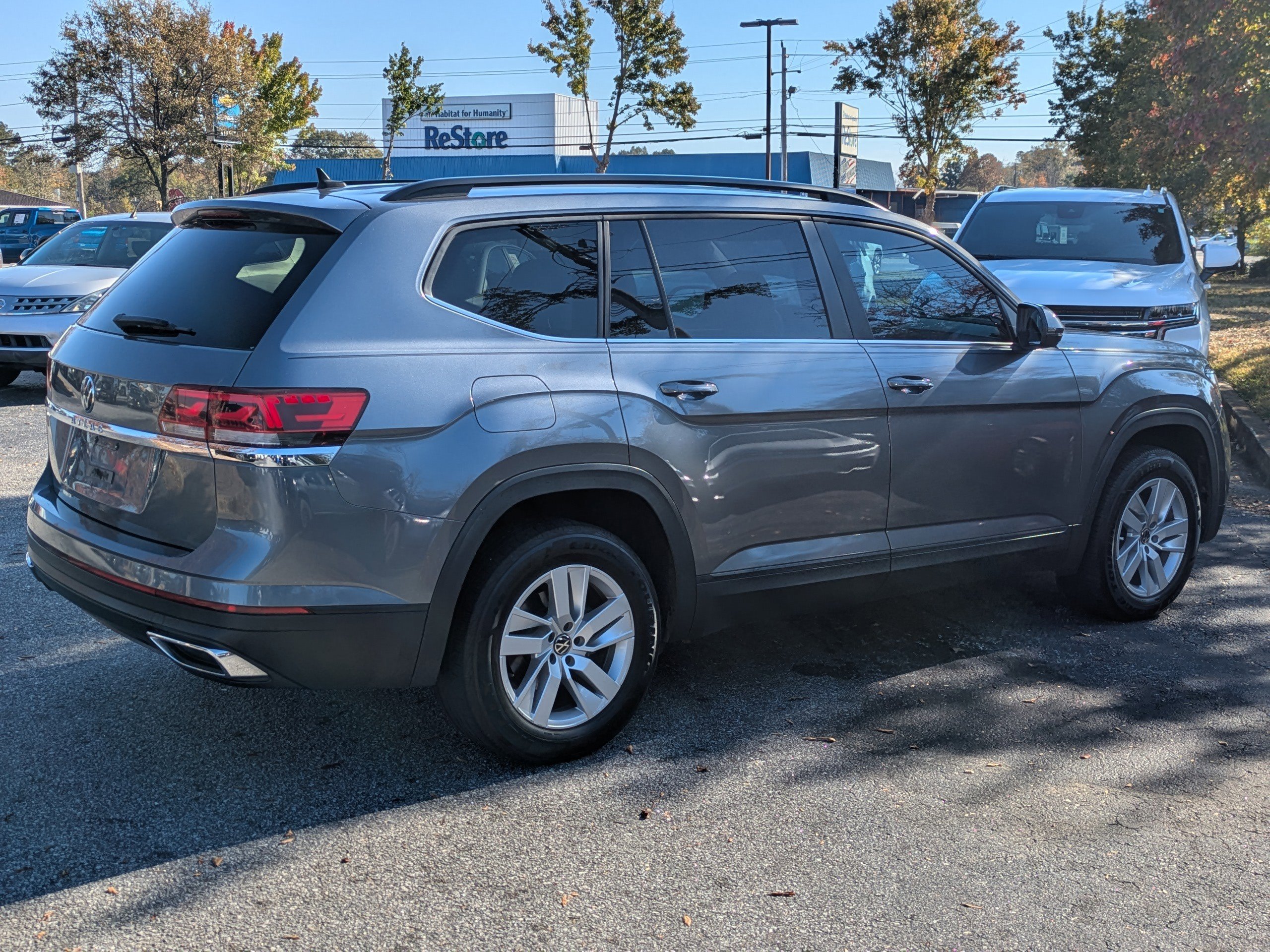 2021 Volkswagen Atlas S photo 2