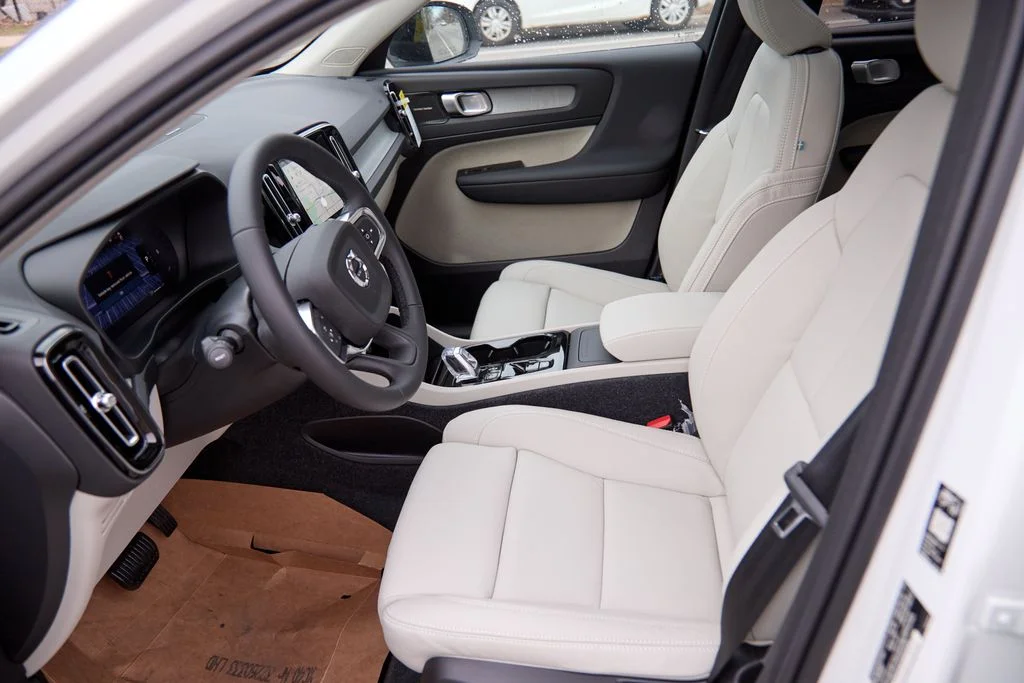 New 2026 Crystal White Volvo Plus image 17