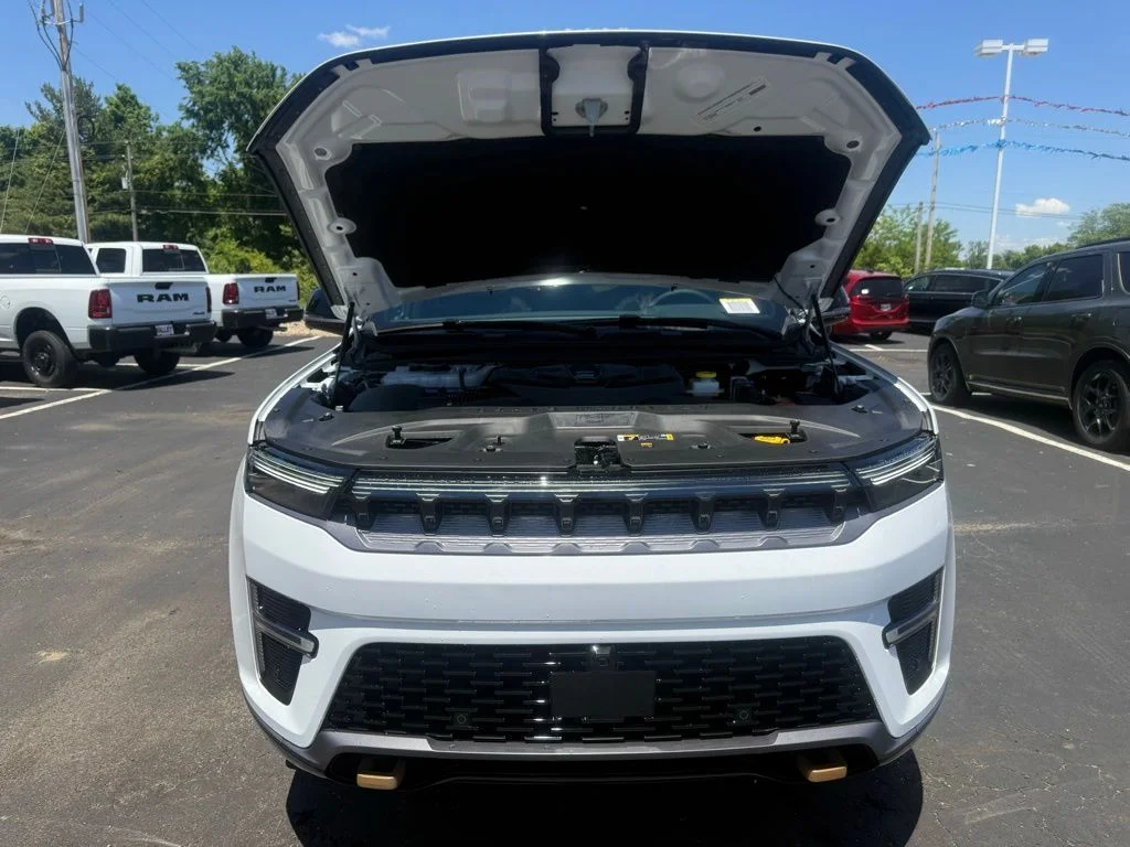 New 2026 Bright White Clear-Coat Exterior Paint Jeep  image 73