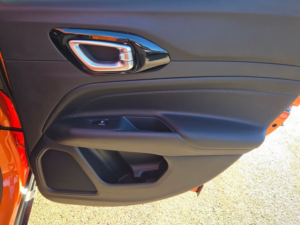 New 2026 Joose Exterior Paint Jeep Latitude image 9