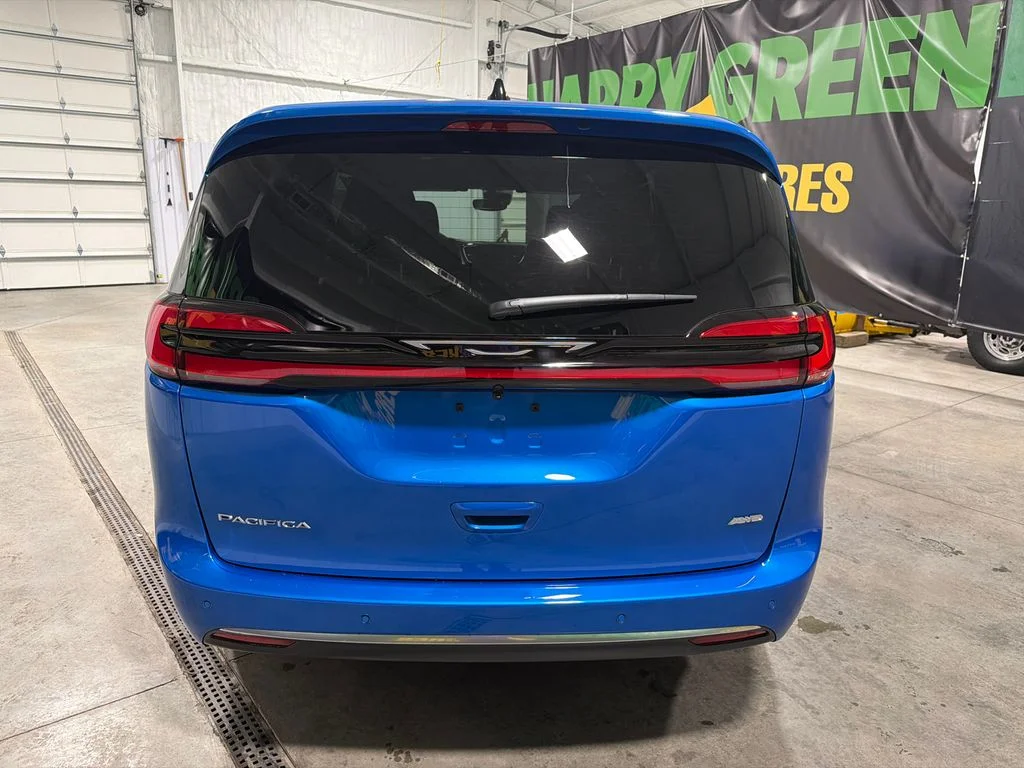 New 2027 Hydro Blue Pearl-Coat Exterior Paint Chrysler Select image 7