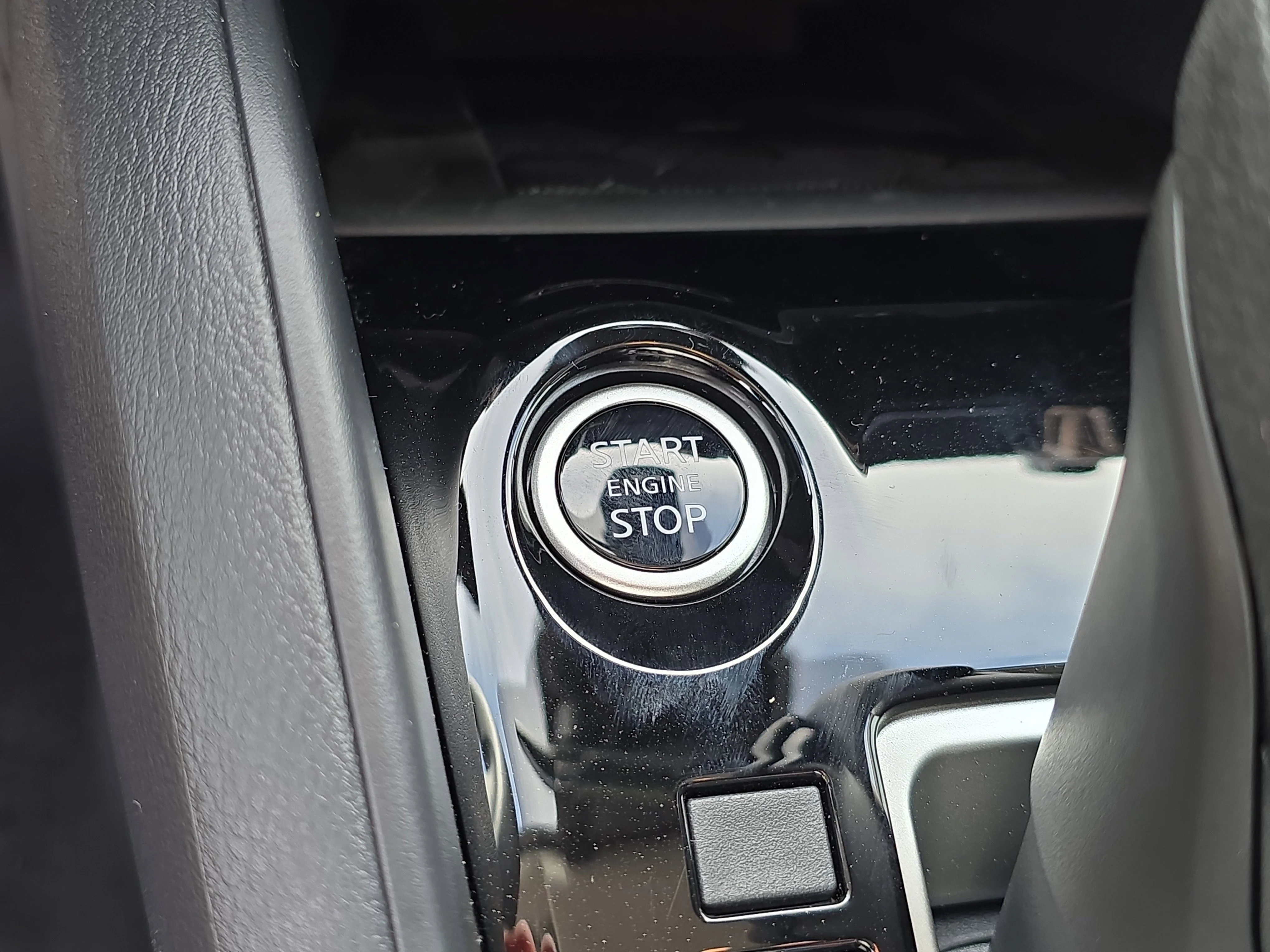 2025 Nissan Versa Sedan SV - Photo 27