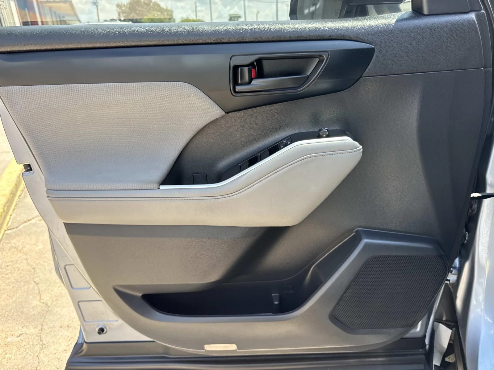 Used 2021 Moon Dust Toyota L image 18