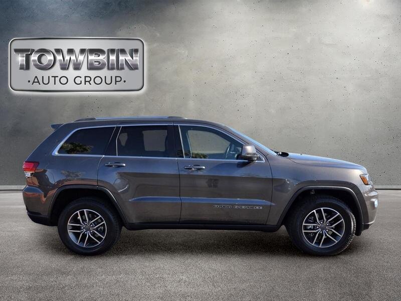 Used 2020 Gray Jeep Laredo E image 3