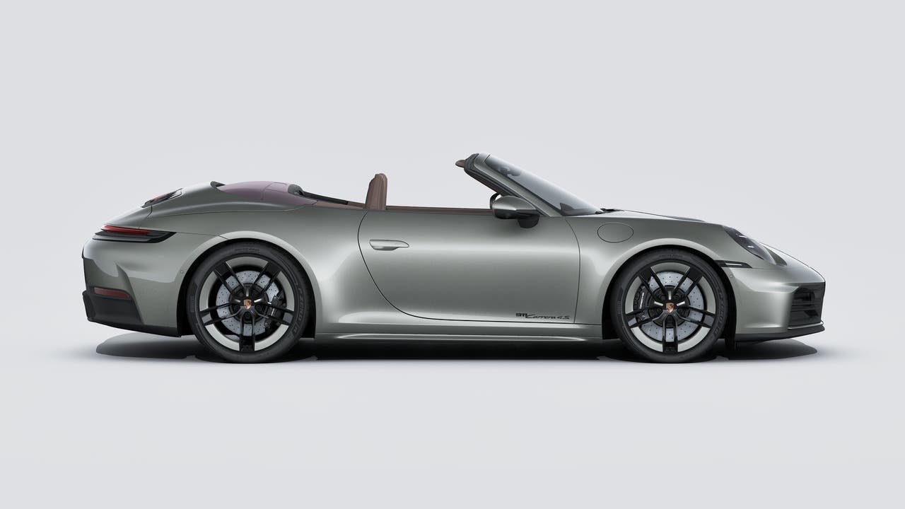 New 2026 Aventurine Green Metallic Porsche Carrera 4S Cabriolet image 6