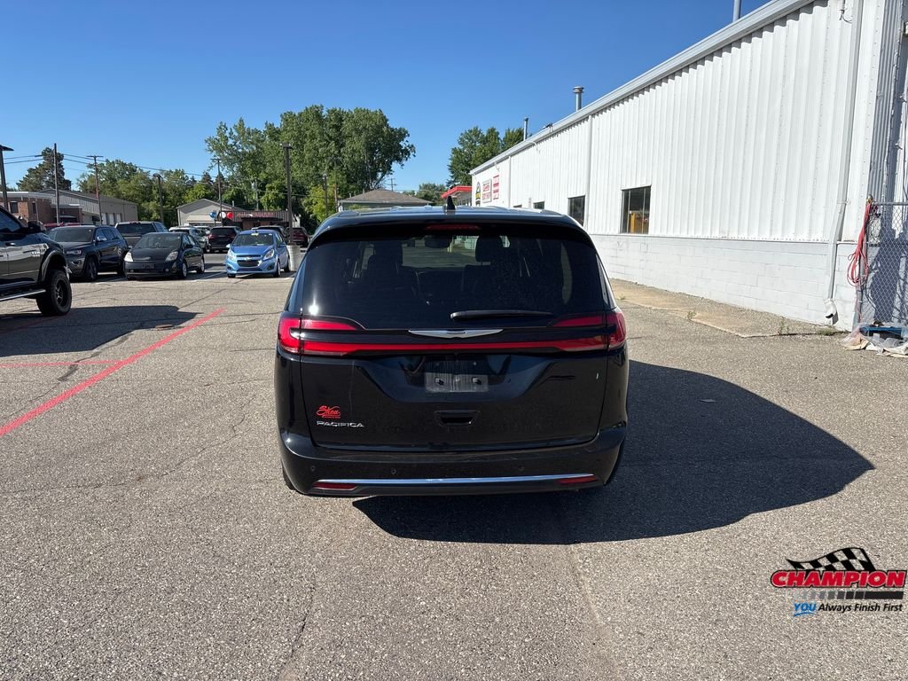 Used 2023 Black Chrysler Touring L image 10