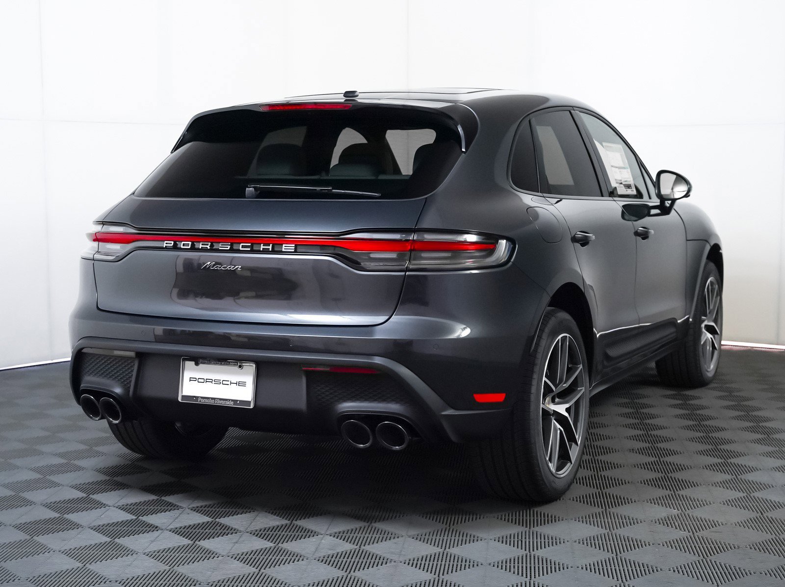 2026 Porsche Macan - Photo 10